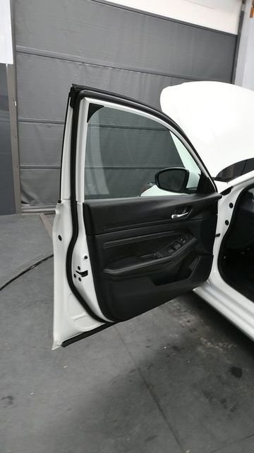 Used 2020 White Nissan 2.5 S image 11