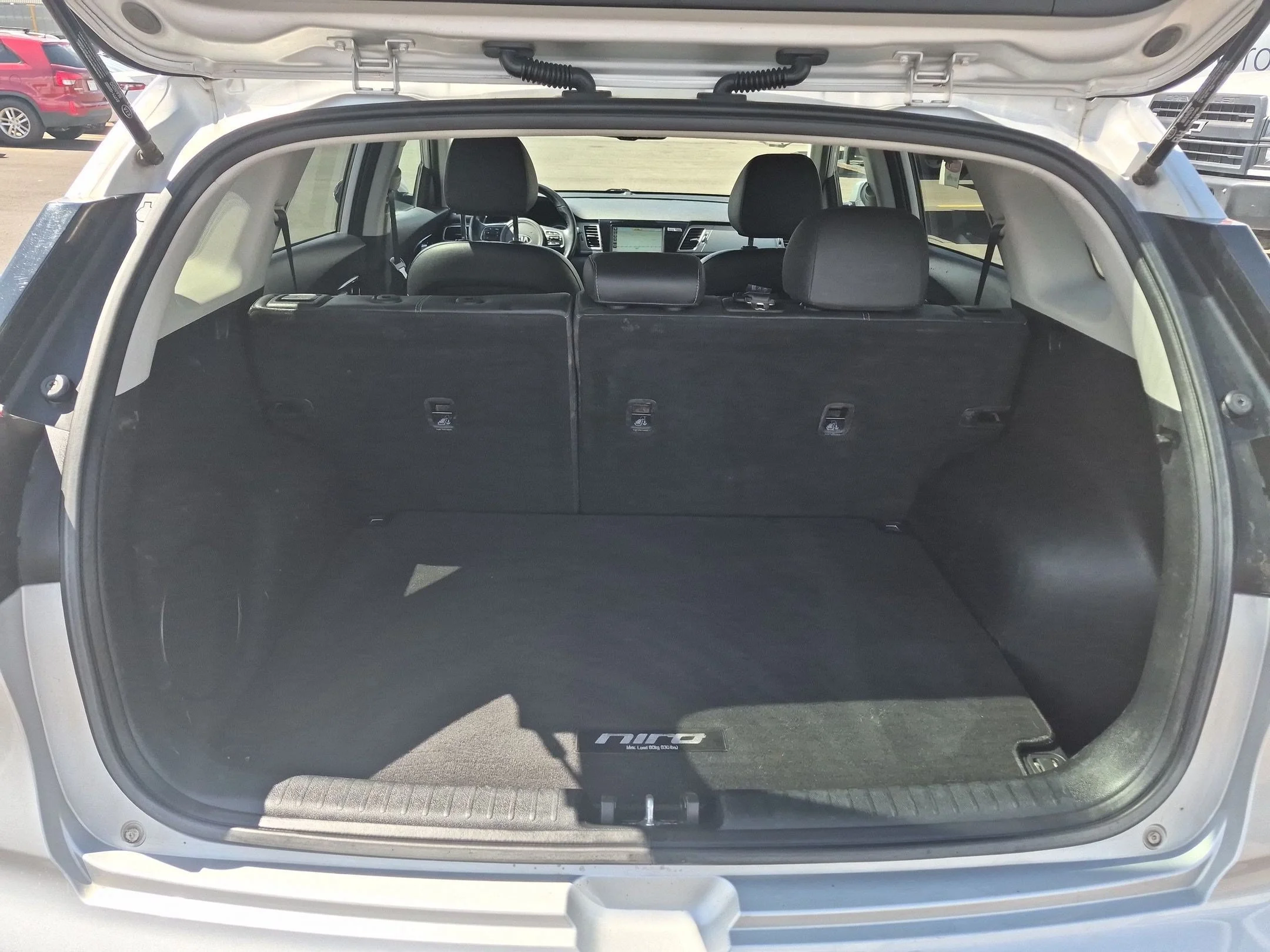 Used 2018 Silky Silver Kia Touring image 32