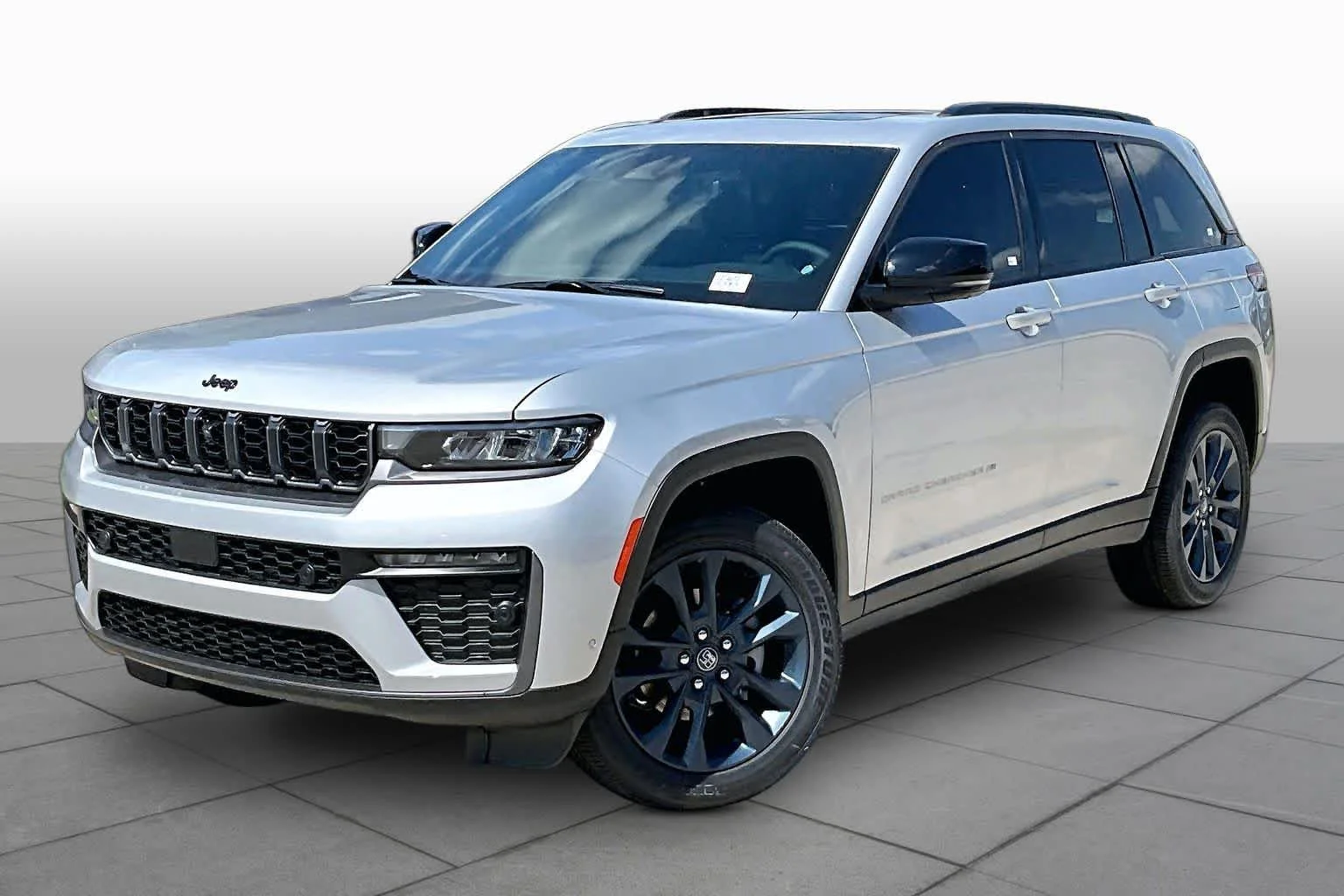 New 2026 Silver Zynith Exterior Paint Jeep 85th Anniversary Edition image 2