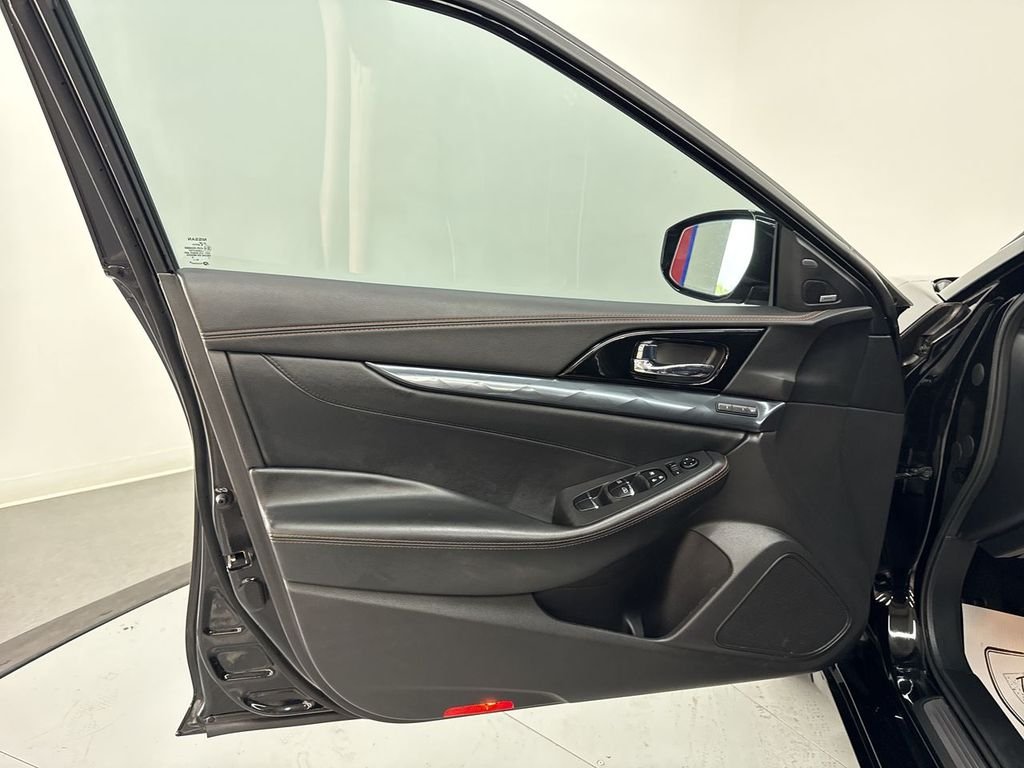 Used 2021 Super Black Nissan SR image 14