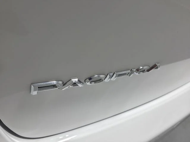 New 2027 Bright White Clear-Coat Exterior Paint Chrysler Select image 12