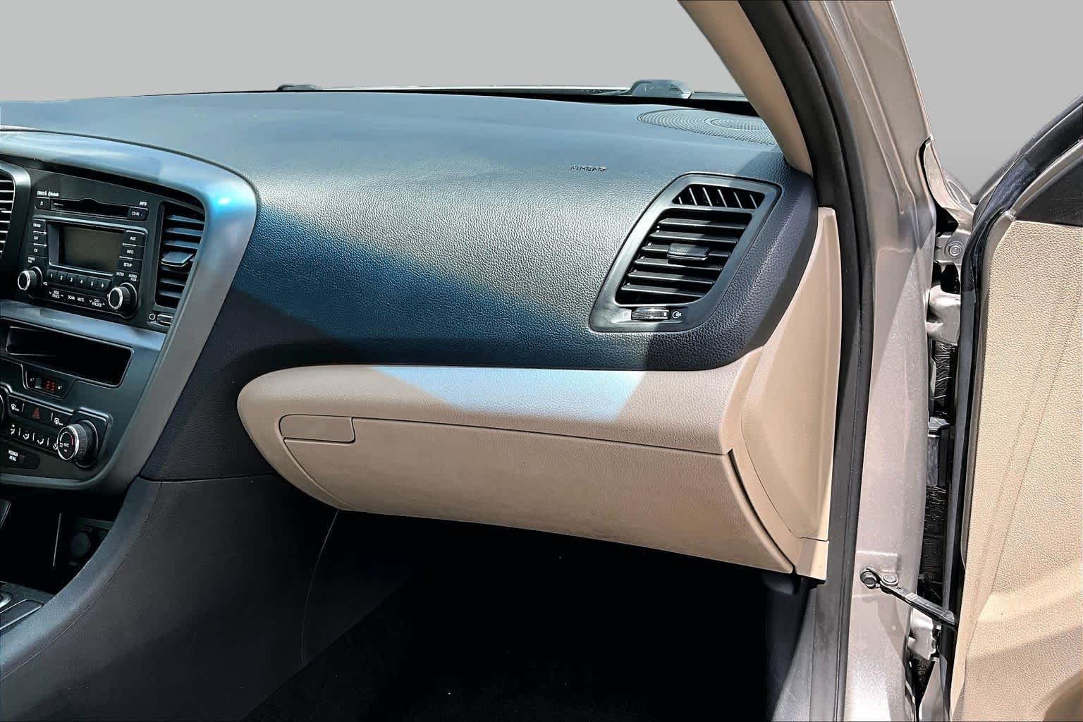 Used 2012 Satin Metal Kia LX image 19
