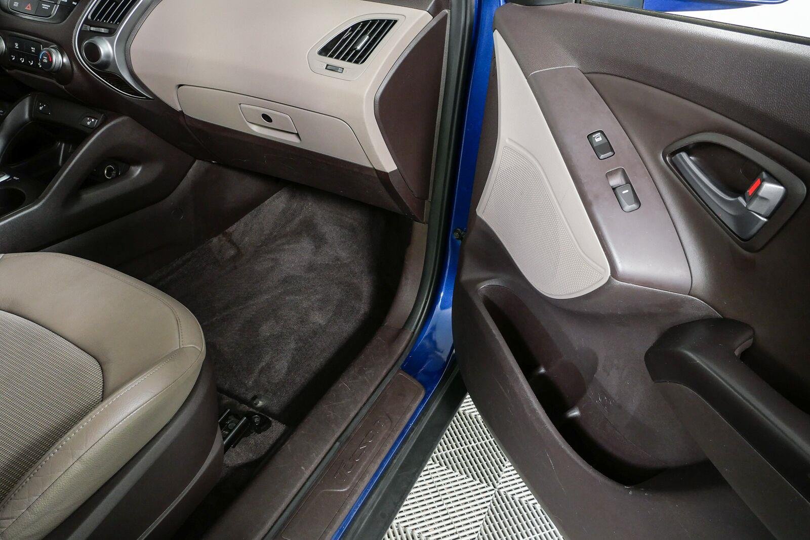 Used 2014 Laguna Blue Metallic Hyundai SE image 21