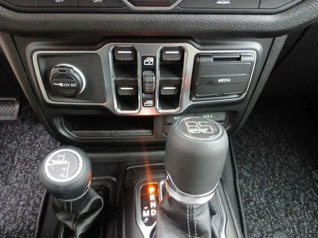New 2026 Granite Crystal Metallic Clear-Coat Exterior Paint Jeep 85th Anniversary Edition image 38