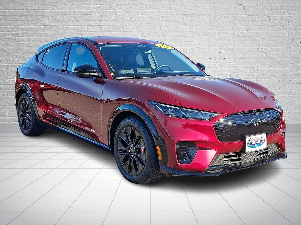 New 2025 Molten Magenta Metallic Tinted Clearcoat Ford Premium image 3