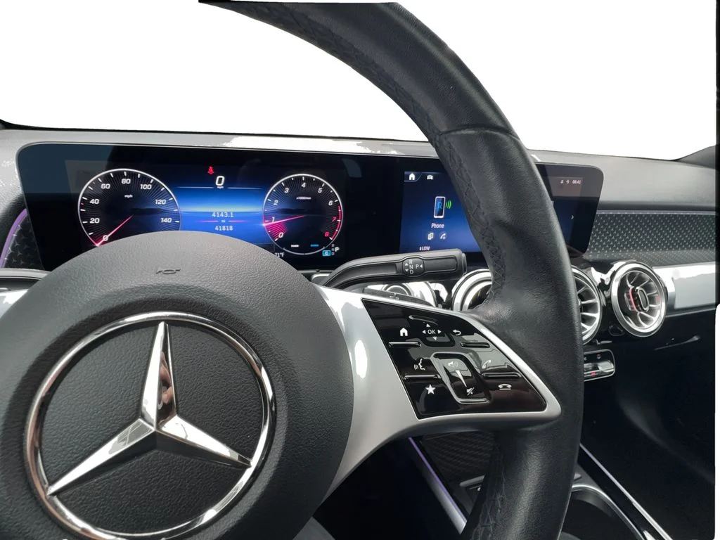 Used 2025 White Mercedes-Benz GLB 250 image 35