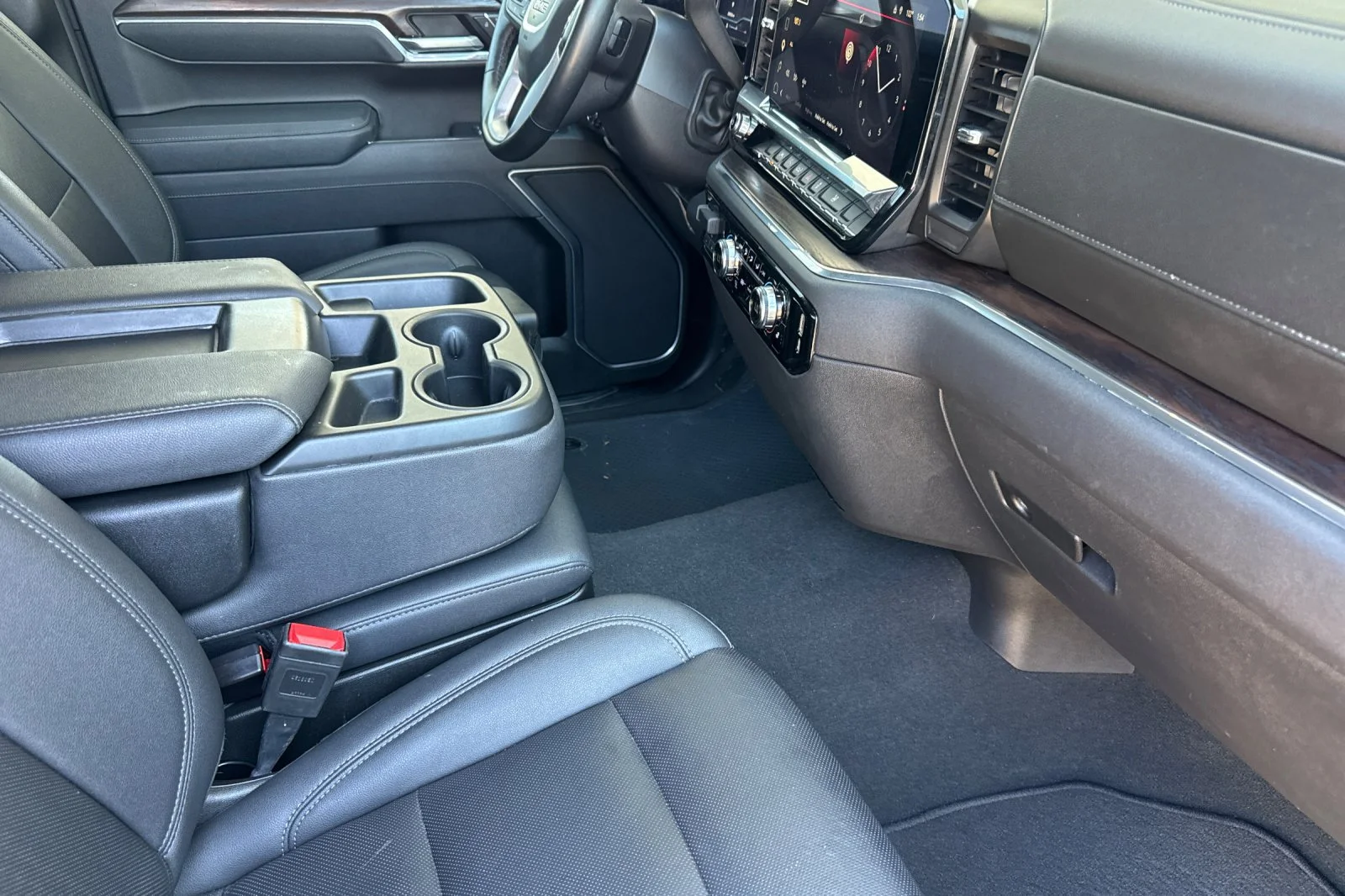 2025 GMC Sierra 1500 SLT - Photo 16