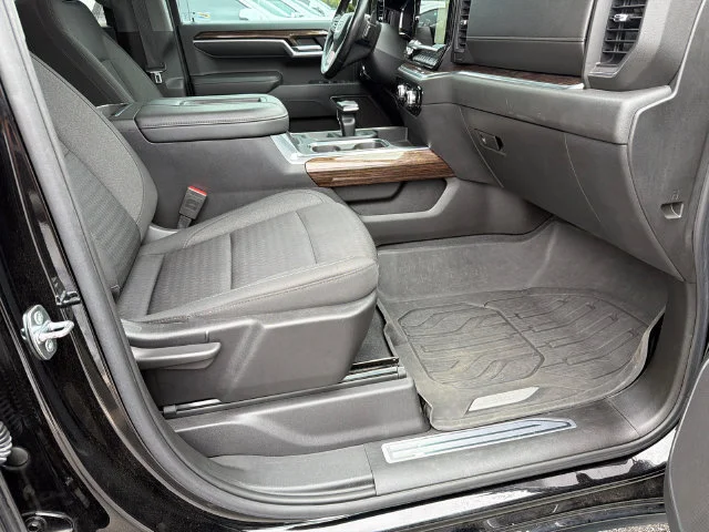 Used 2022 ONYX BLACK GMC Elevation image 13