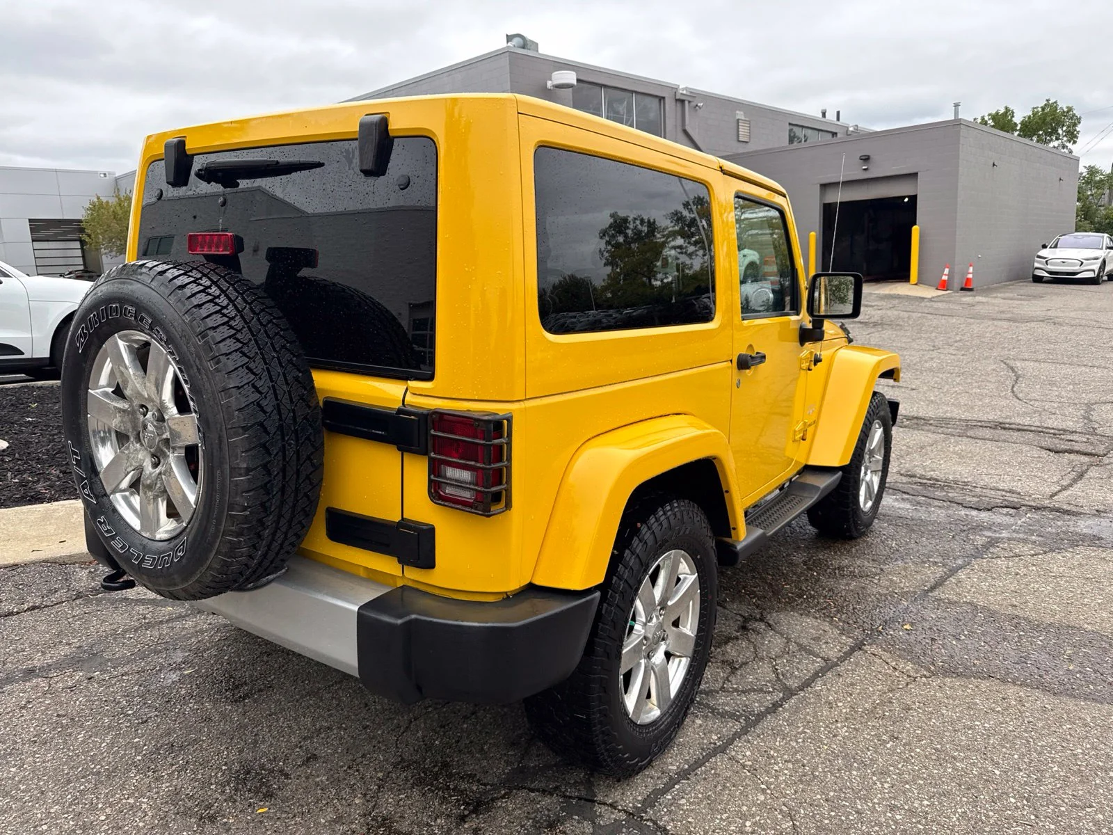 Used 2015 Baja Yellow Clearcoat Jeep Sahara image 7