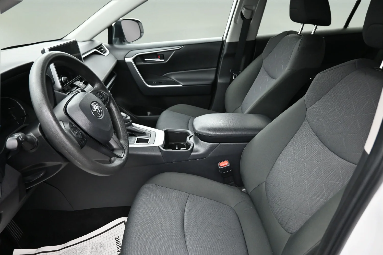 Used 2025 White Toyota XLE image 19