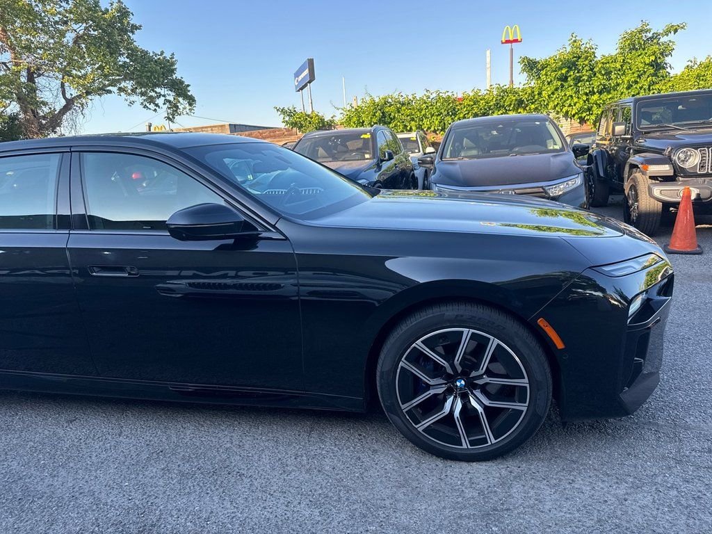 Used 2023 Black BMW 760i xDrive image 9