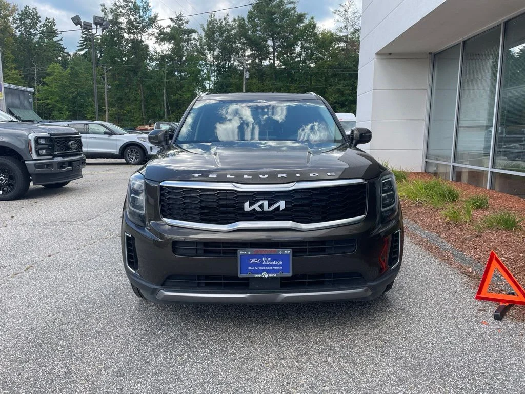 Used 2022 Green Kia EX image 3