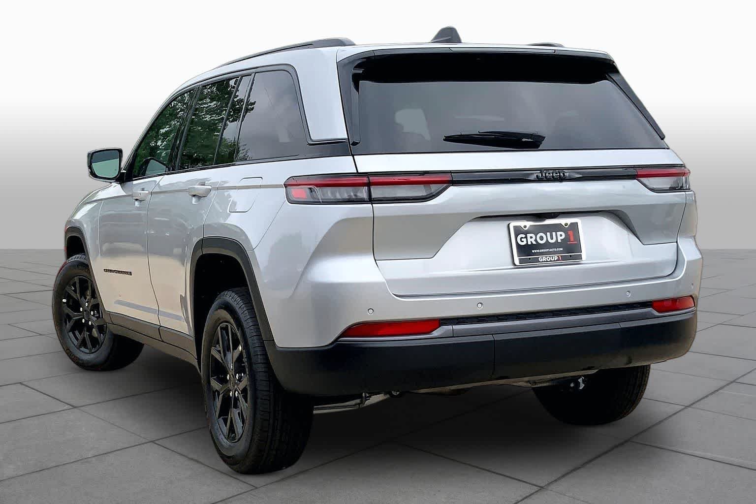 New 2026 Silver Zynith Jeep Laredo Altitude image 12