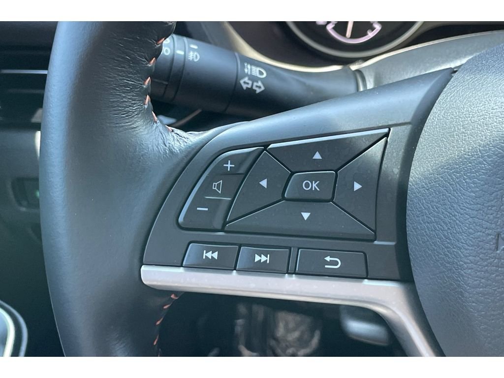 Used 2022 Aspen White TriCoat Pearl Nissan SR image 32