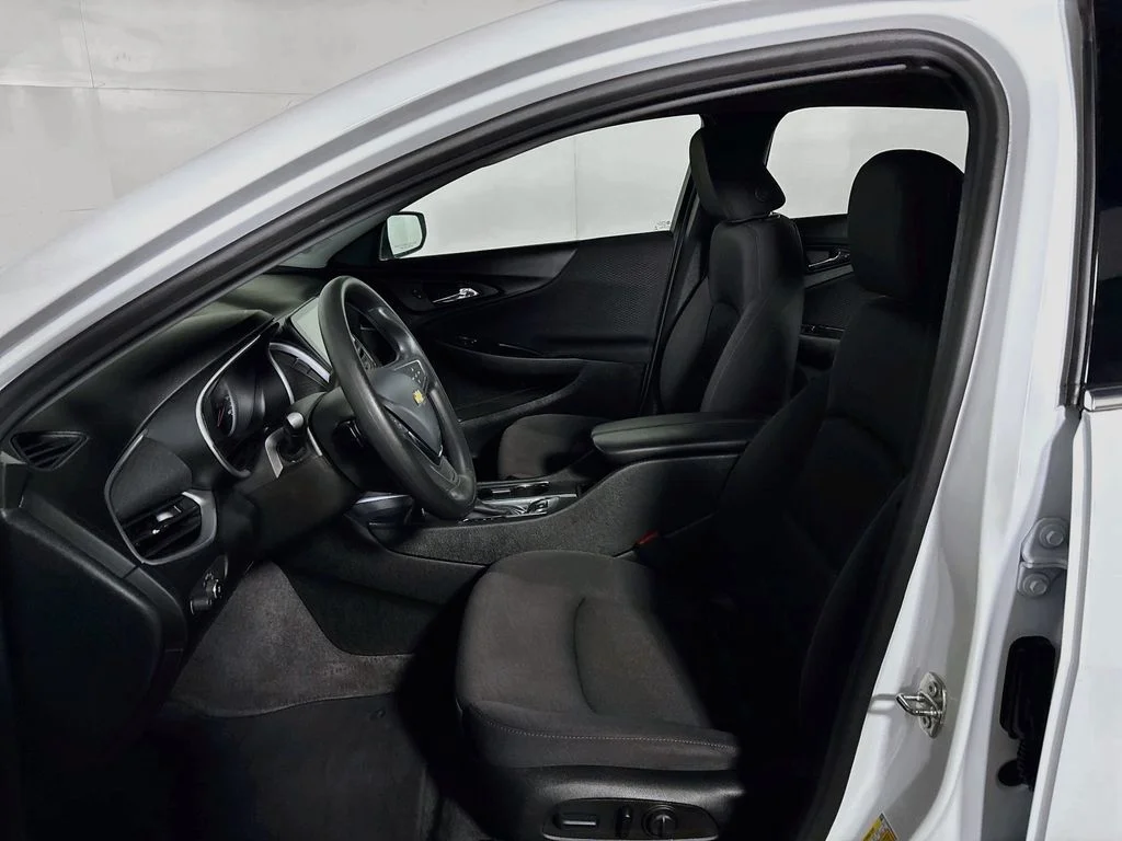 Used 2023 White Chevrolet LT image 11
