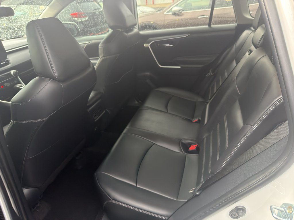 Used 2024 Wind Chill Pearl Toyota XLE Premium image 7