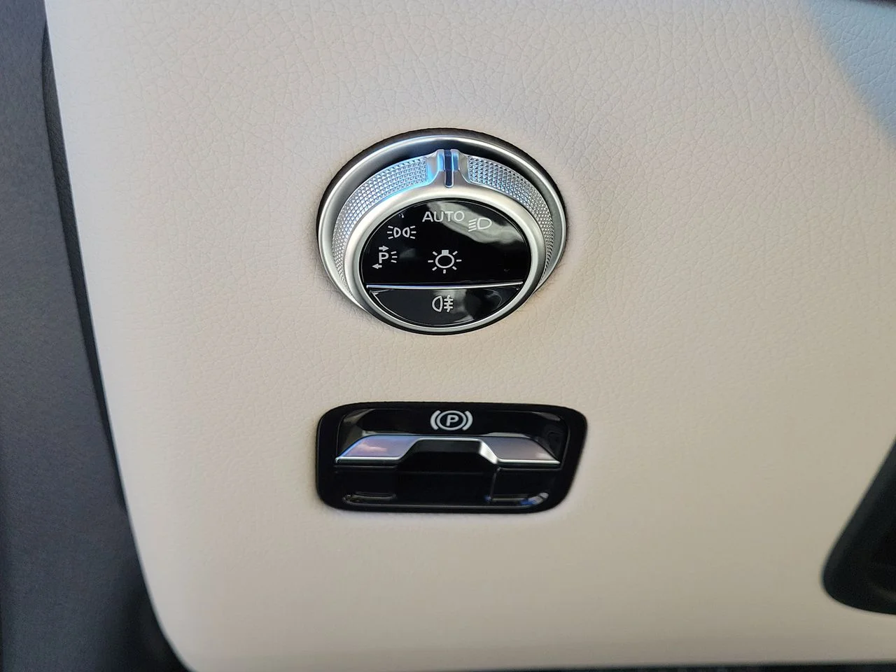New 2026 Cirrus Silver Metallic Mercedes-Benz GLC 300 image 21