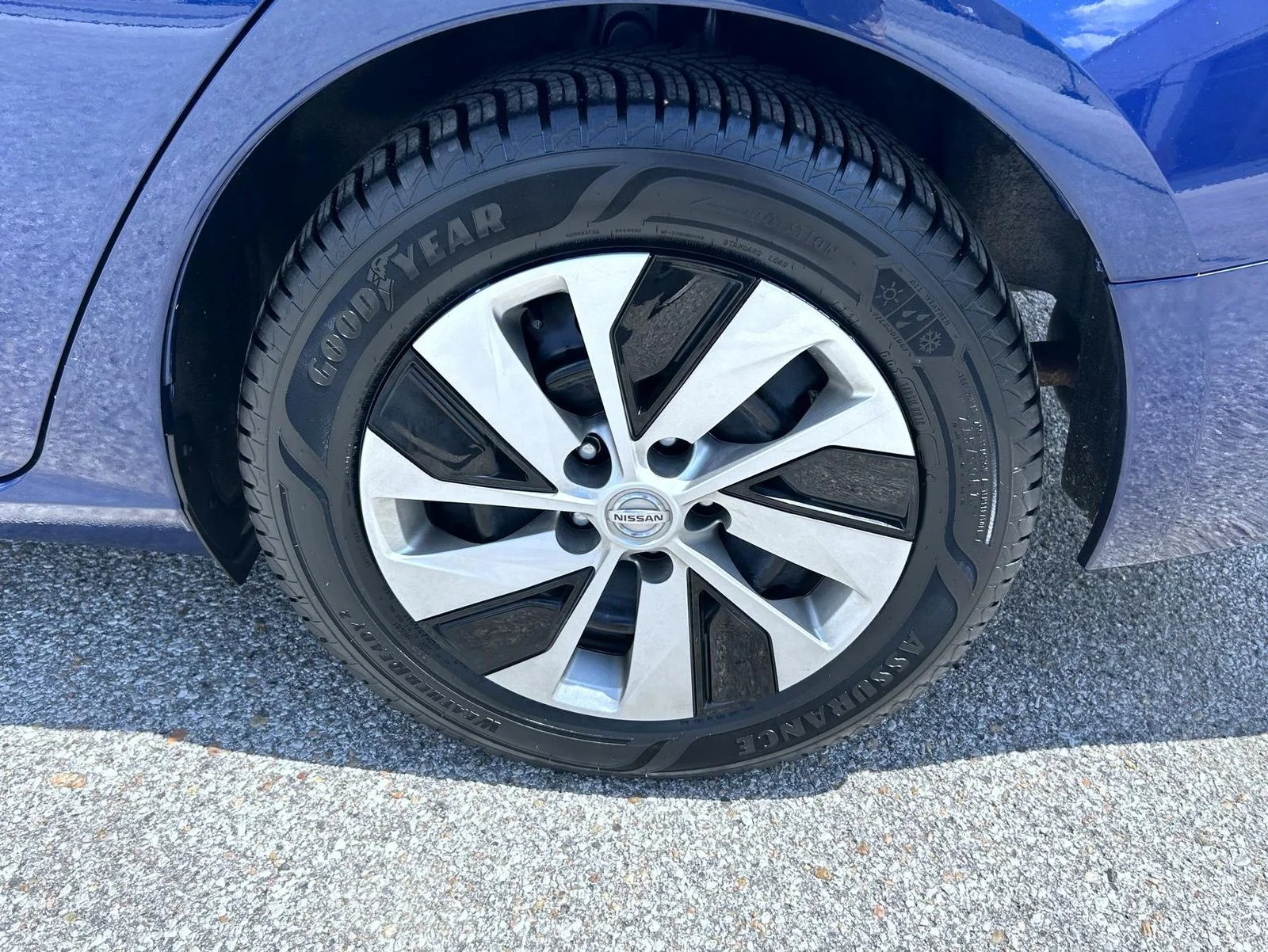 Certified Used 2021 Blue Nissan 2.5 S image 23