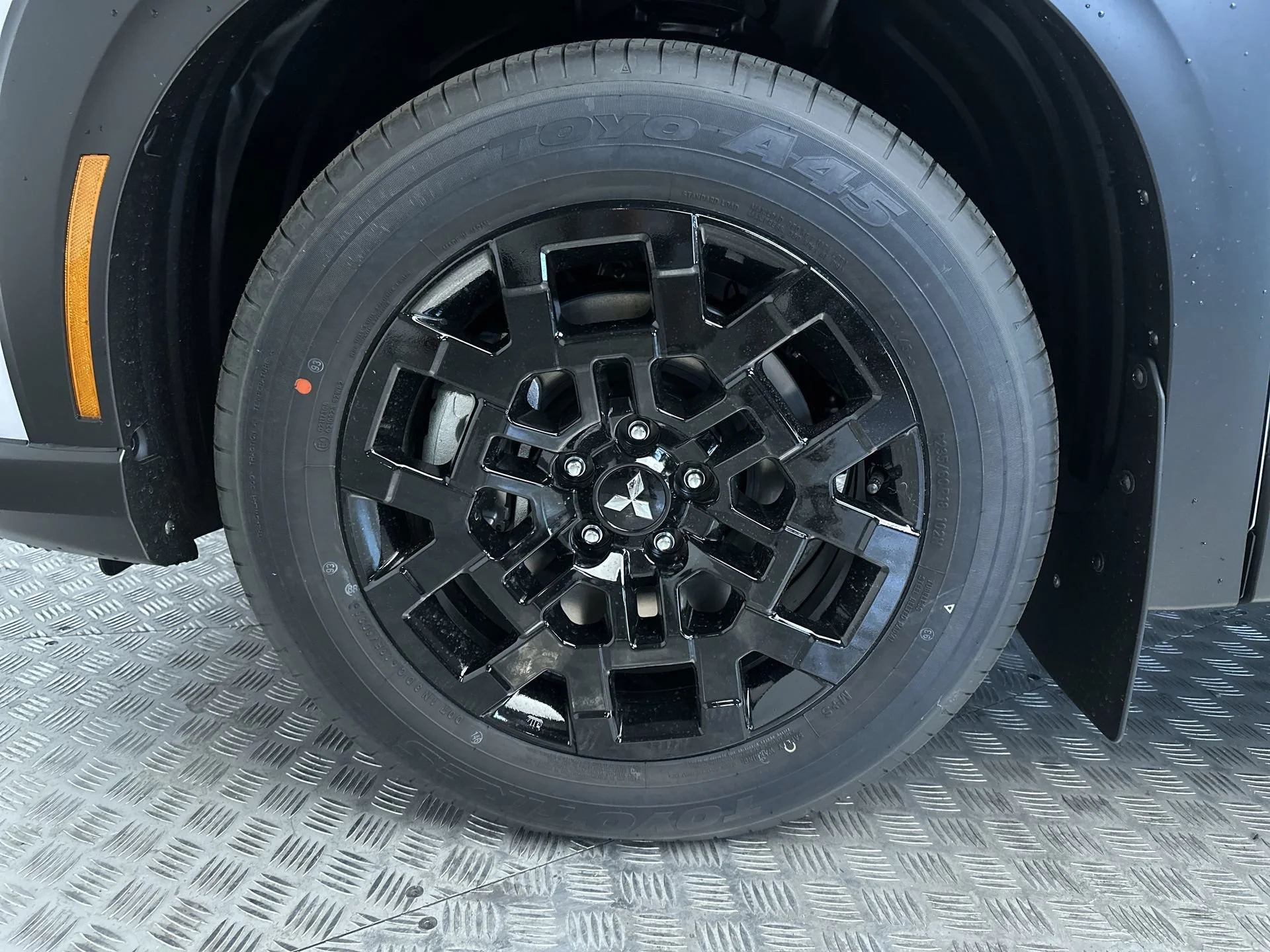 New 2026 White Diamond/Black Roof Mitsubishi Trail Edition image 27