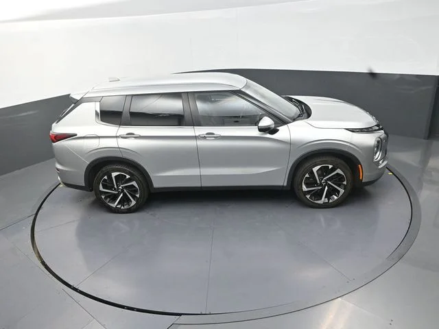 Used 2023  Mitsubishi  image 18