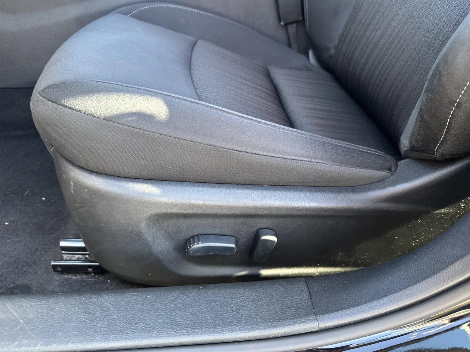 Used 2025 Super Black Nissan SV image 11