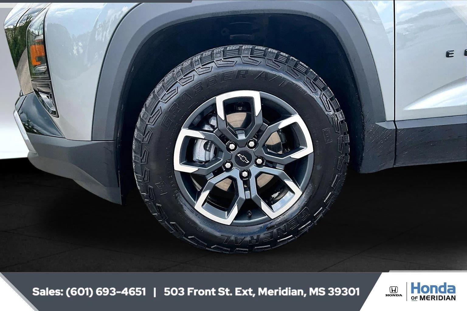 Used 2025 Sterling Gray Metallic Chevrolet AWD ACTIV image 7