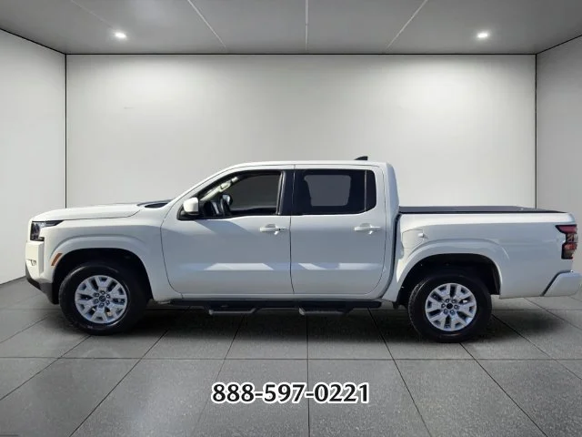 Used 2022 Glacier White NISSAN SV image 2