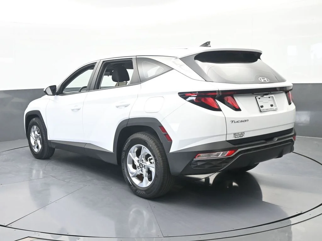 Used 2024 White Pearl Hyundai SE image 4