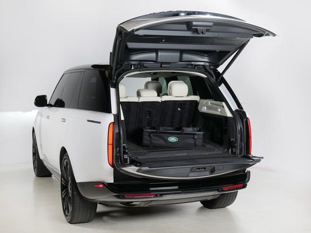 Certified Used 2023 Ostuni White Pearl Land Rover SE image 31