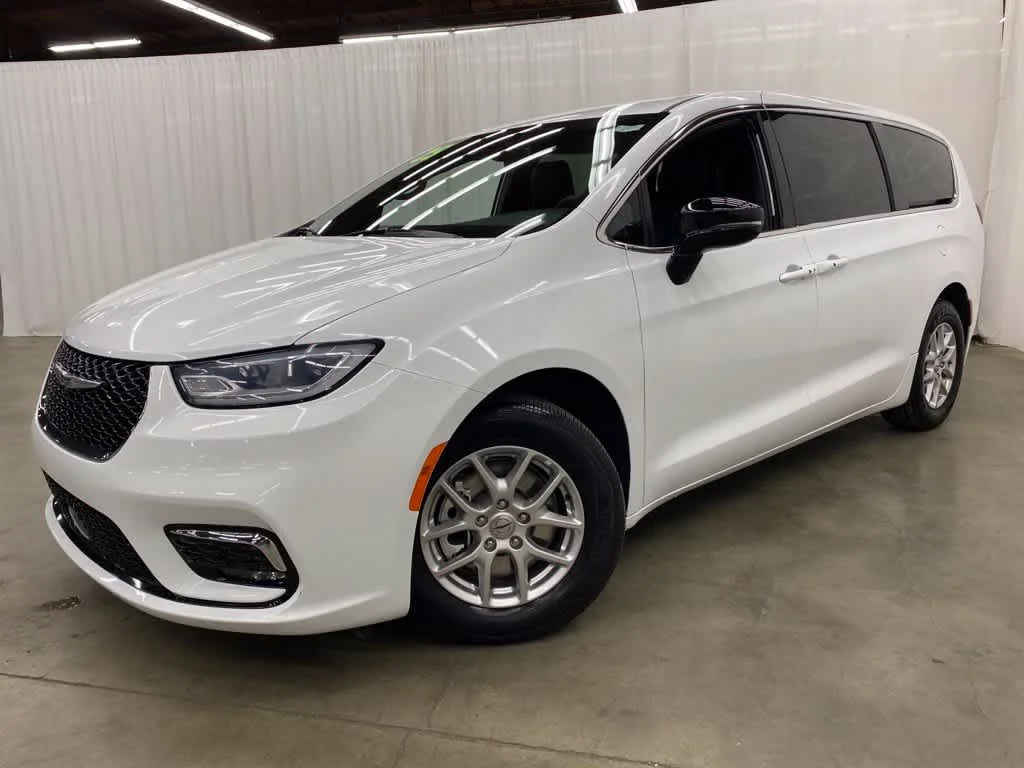 2025 Chrysler Pacifica Select