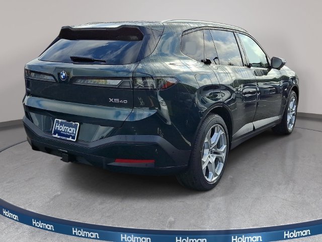 New 2027 Vancouver Green Metallic BMW  image 4