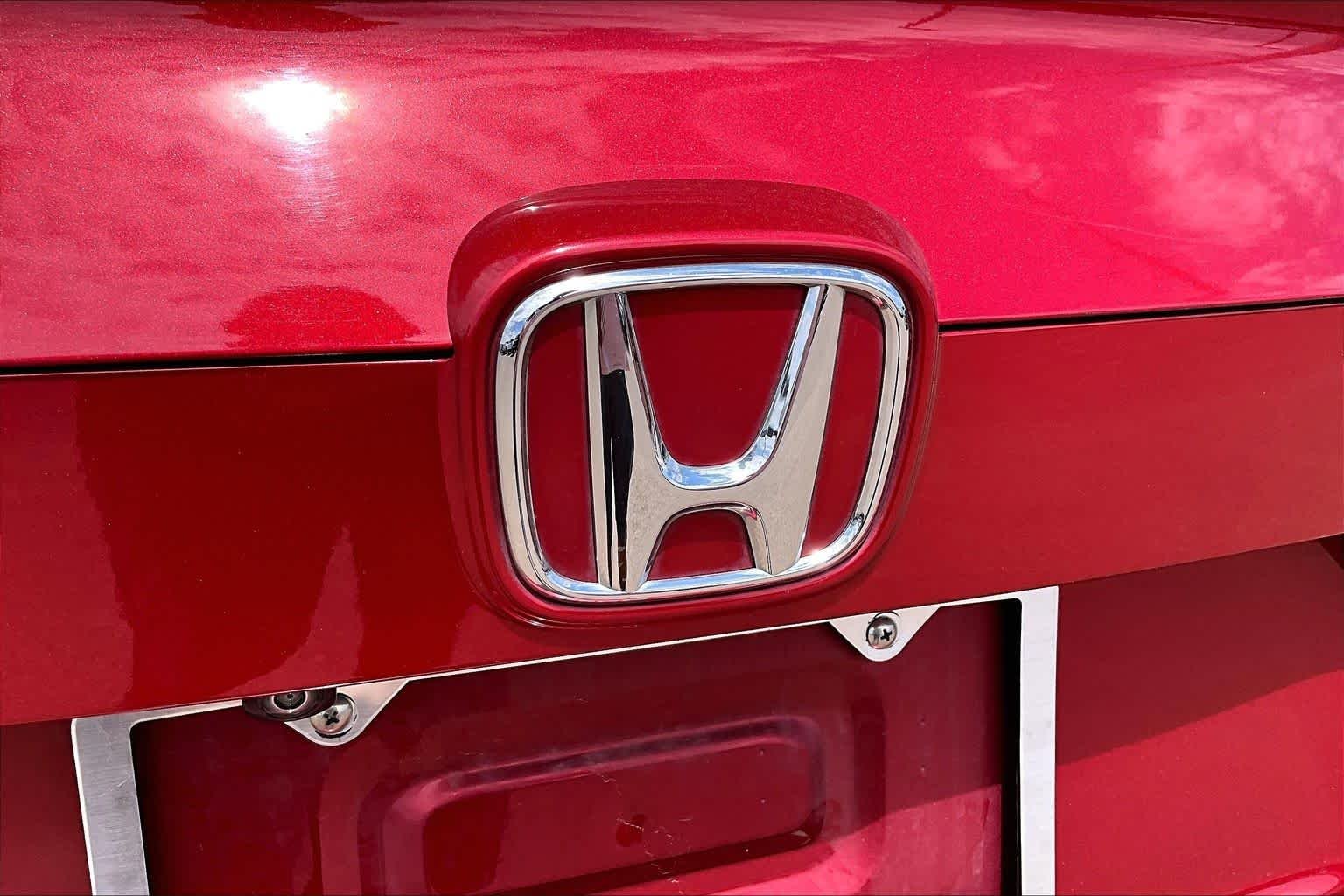 Used 2018 Radiant Red Metallic Honda LX 1.5T image 10