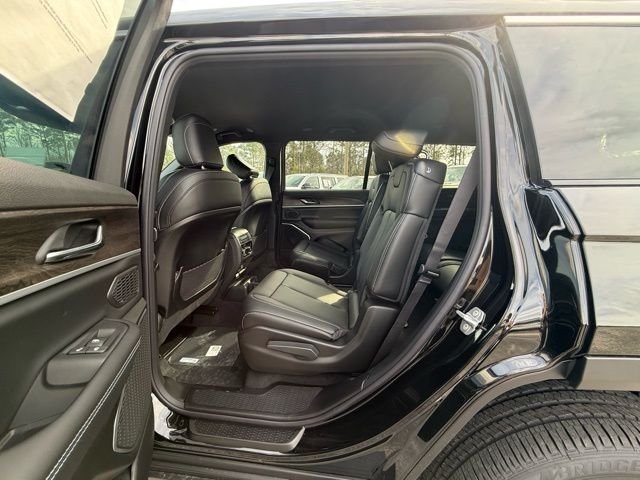 New 2026 Diamond Black Crystal Pearl-Coat Exterior Paint Jeep Limited image 11