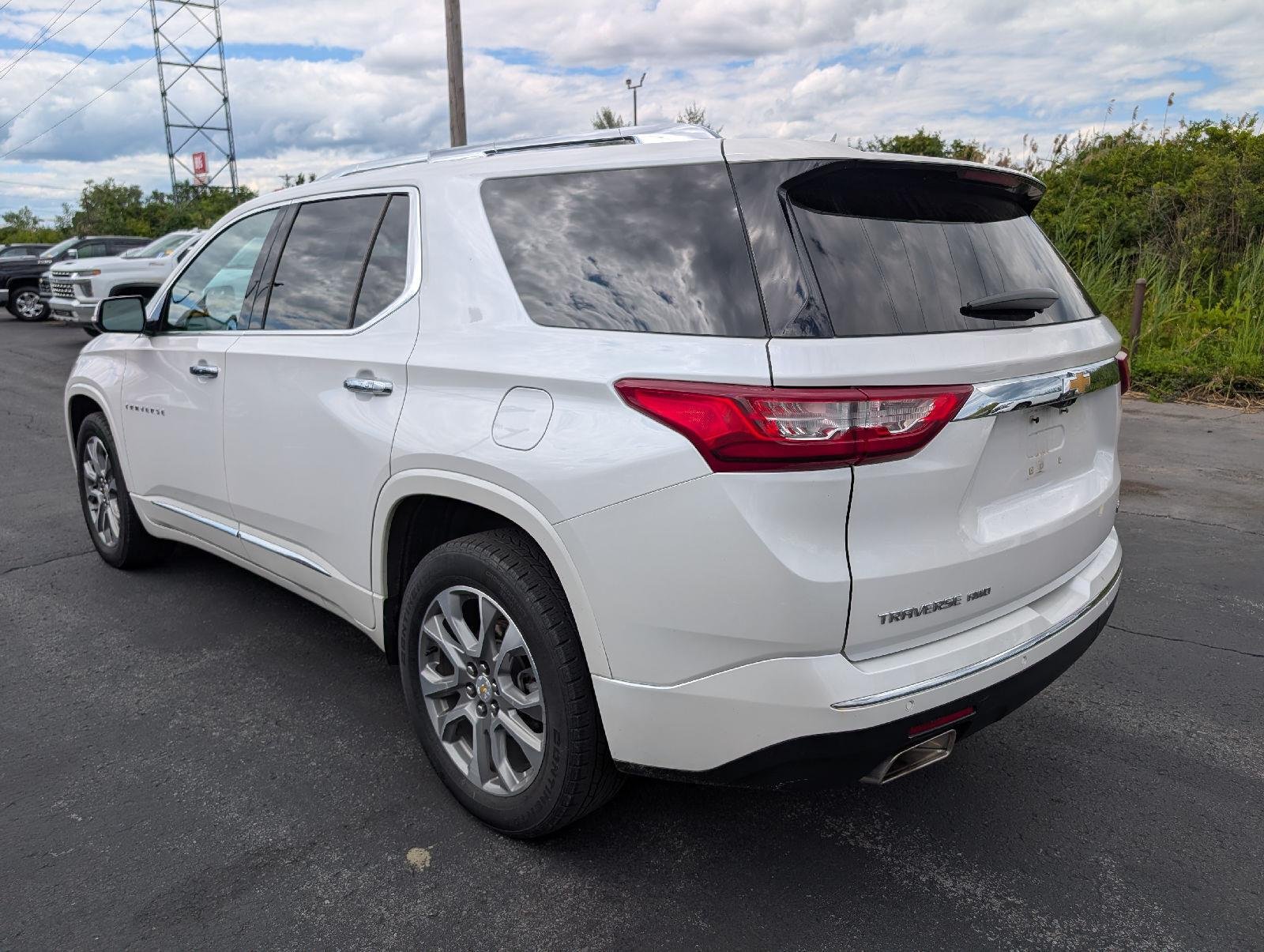 Used 2020 Iridescent Pearl Tricoat Chevrolet Premier image 5