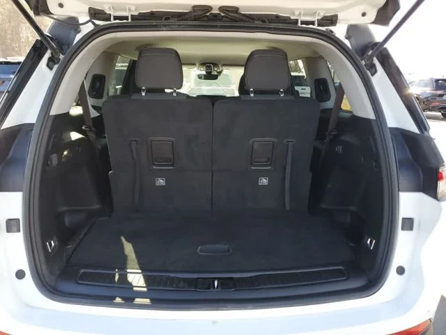 Used 2023 White Jeep Laredo image 10