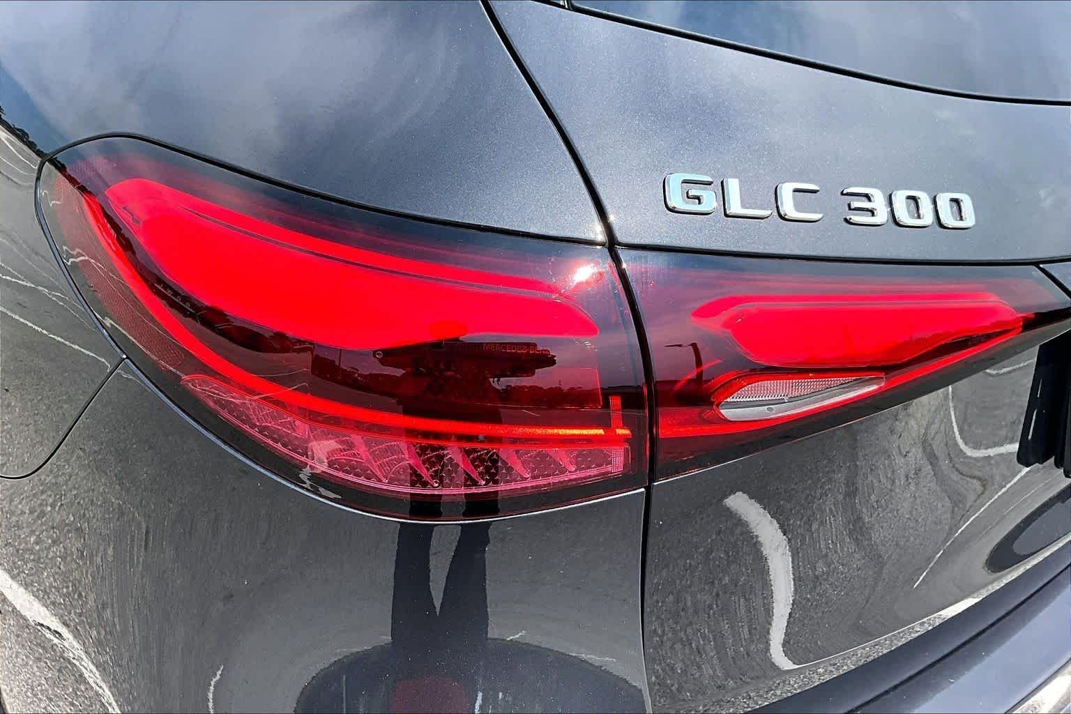 Used 2025 Graphite Grey Metallic Mercedes-Benz GLC 300 image 29