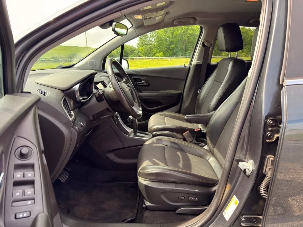 Used 2018 Chevrolet Trax LT with VIN 3GNCJLSB1JL316321 for sale in Wellington, OH