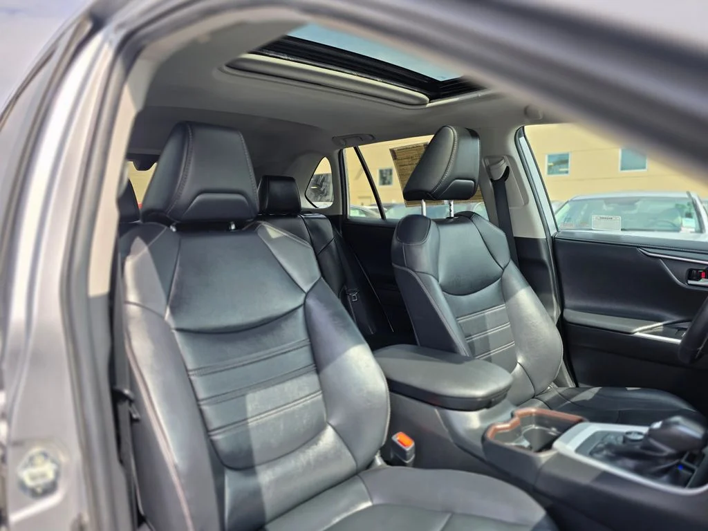 2020 Toyota RAV4 Limited - Photo 11
