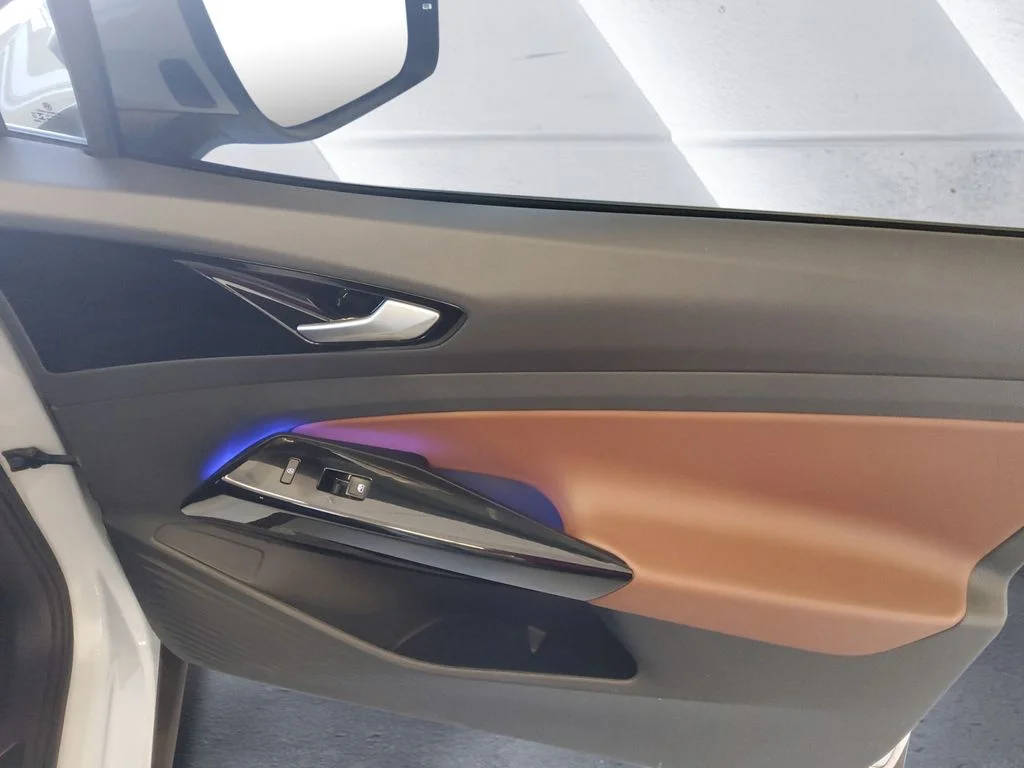 Used 2021  Volkswagen Pro S image 15