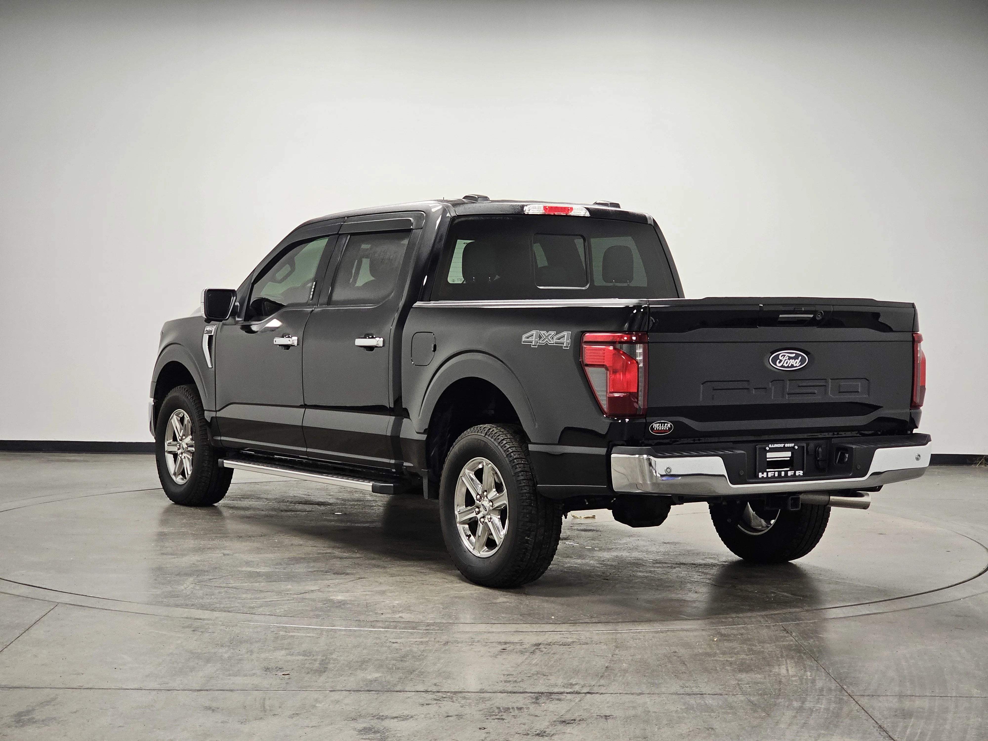 Used 2024 Agate Black Metallic Ford XLT image 6