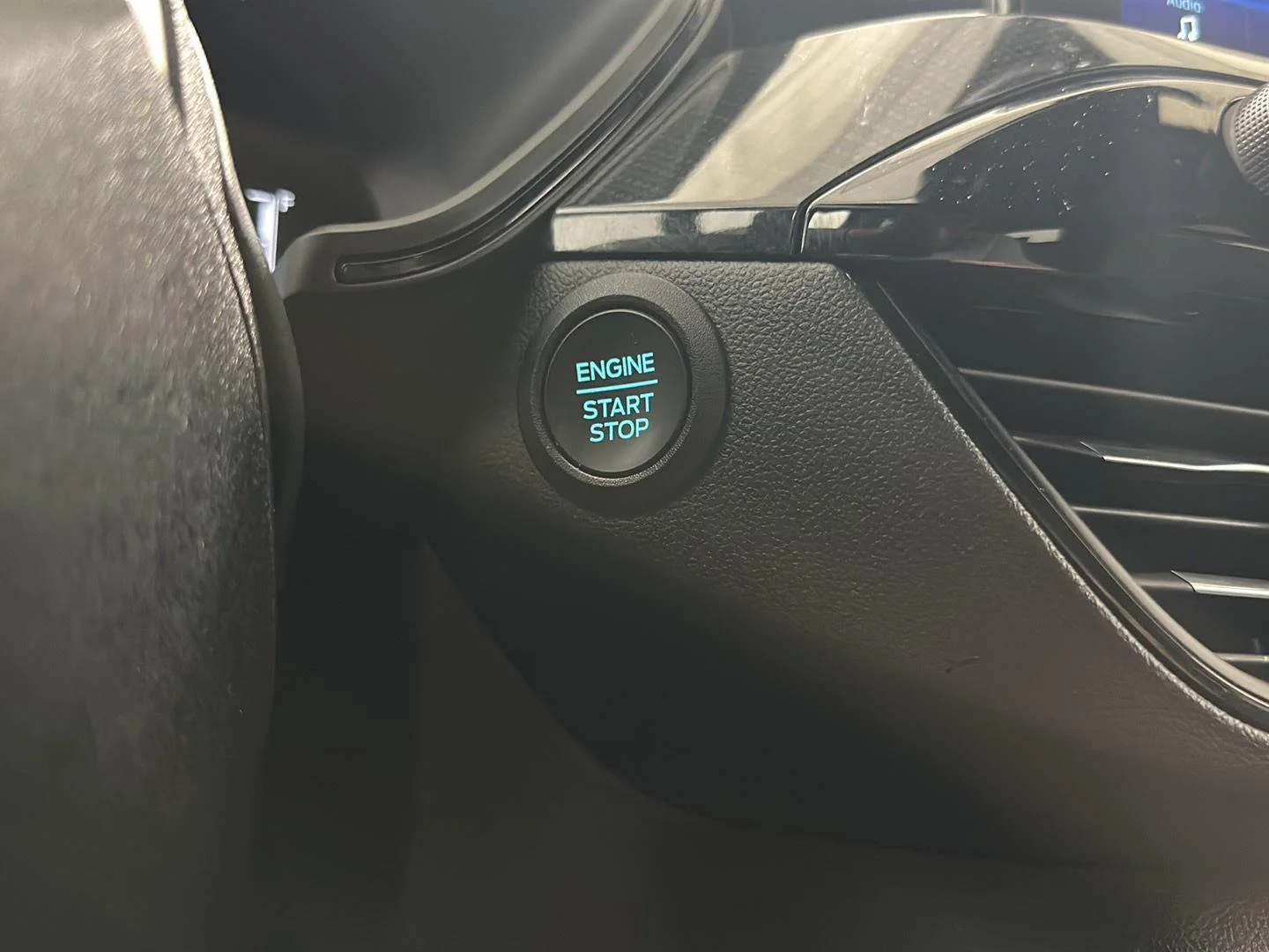 Used 2025 Agate Black Metallic Ford ST-Line image 15