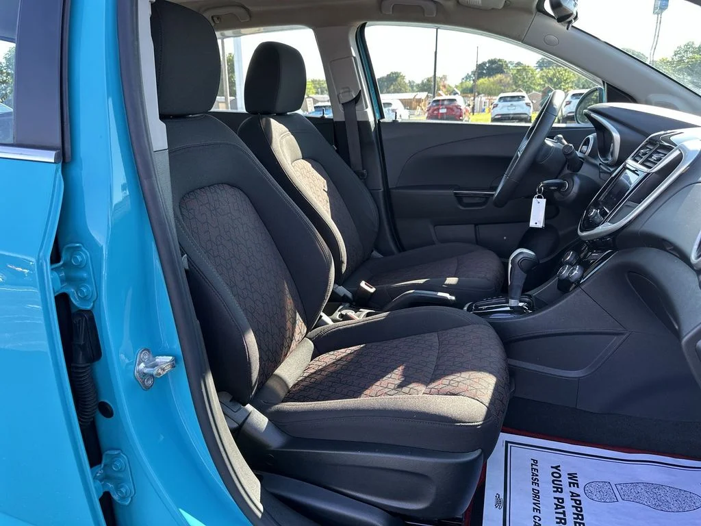 Used 2020 Blue Chevrolet LT image 28