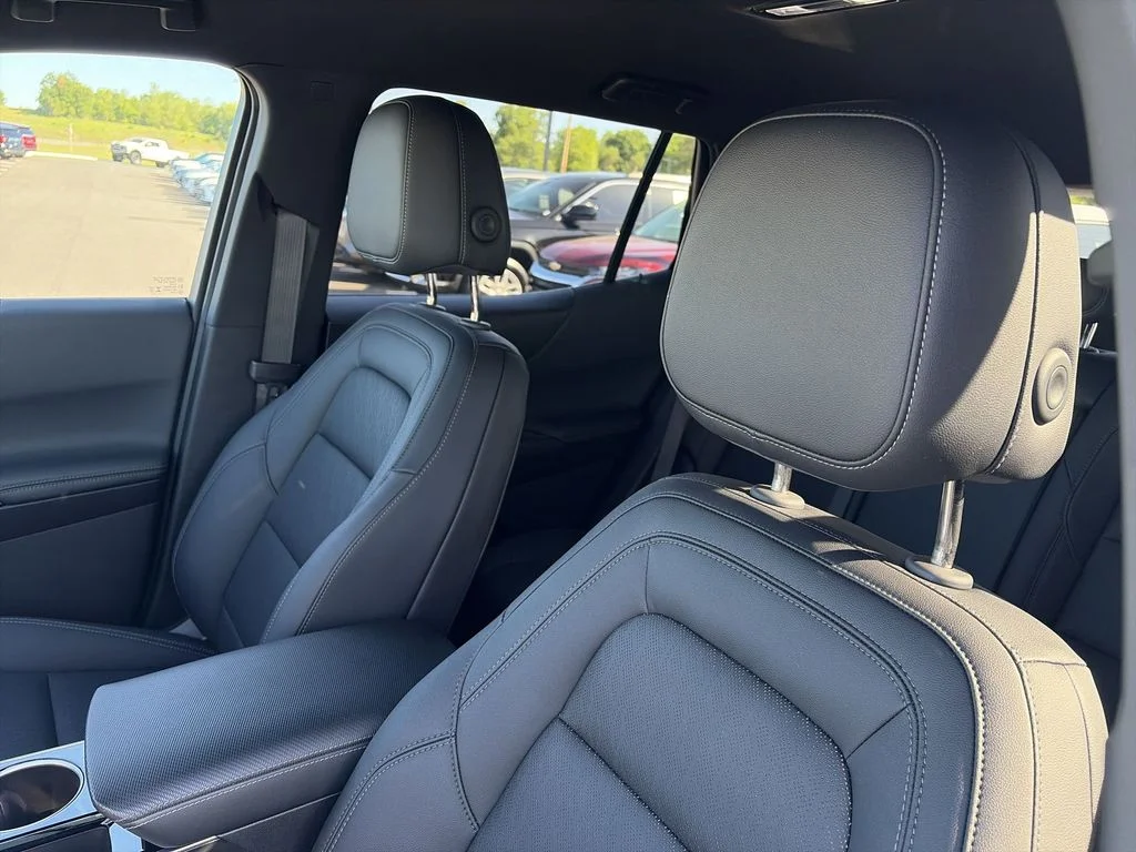 Used 2025 White Chevrolet LT image 11