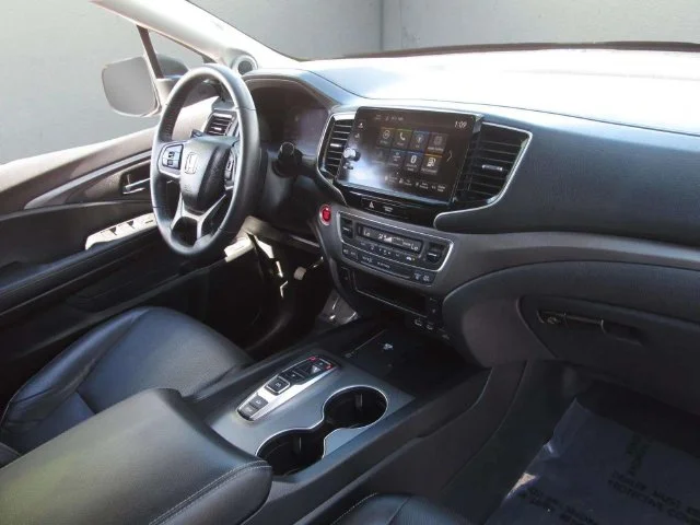 Certified Used 2024 Crystal Black Pearl Honda AWD RTL image 10