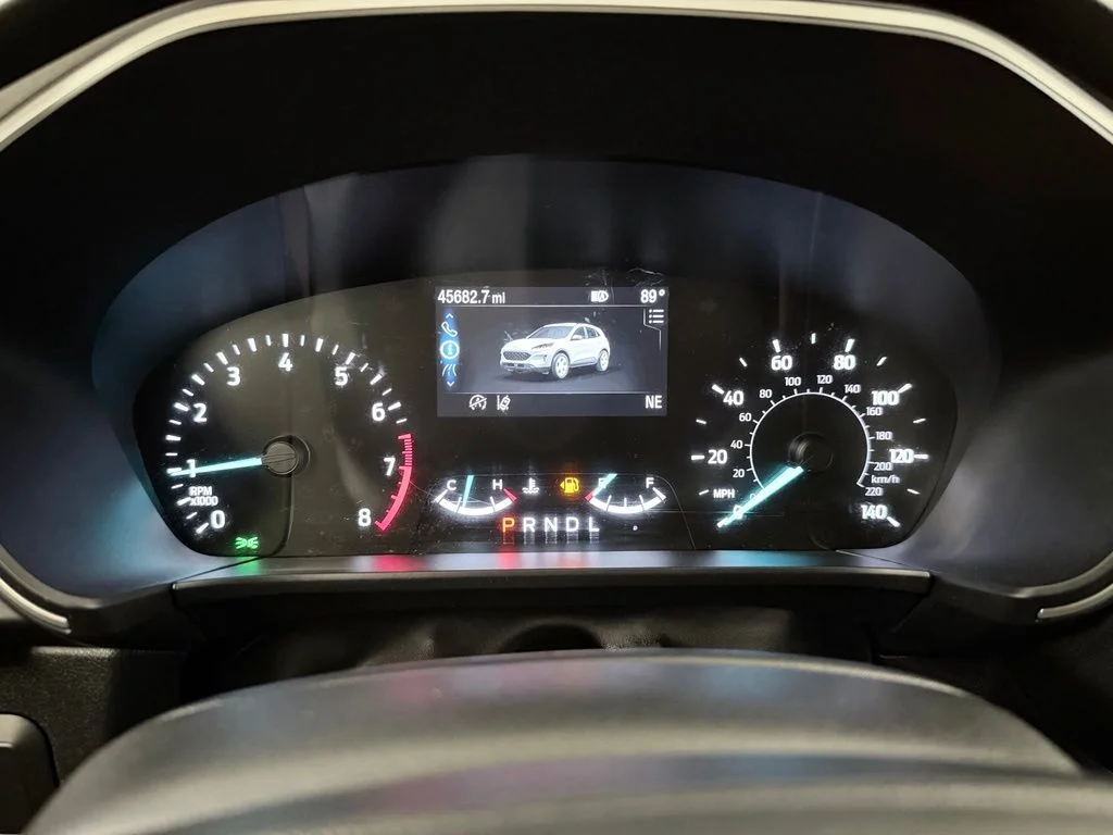 Used 2020 Red Ford SE image 14