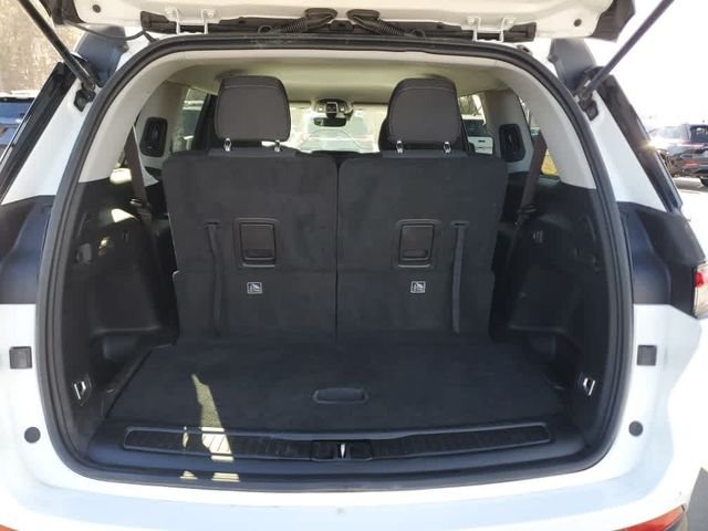 Used 2023 White Jeep Laredo image 10