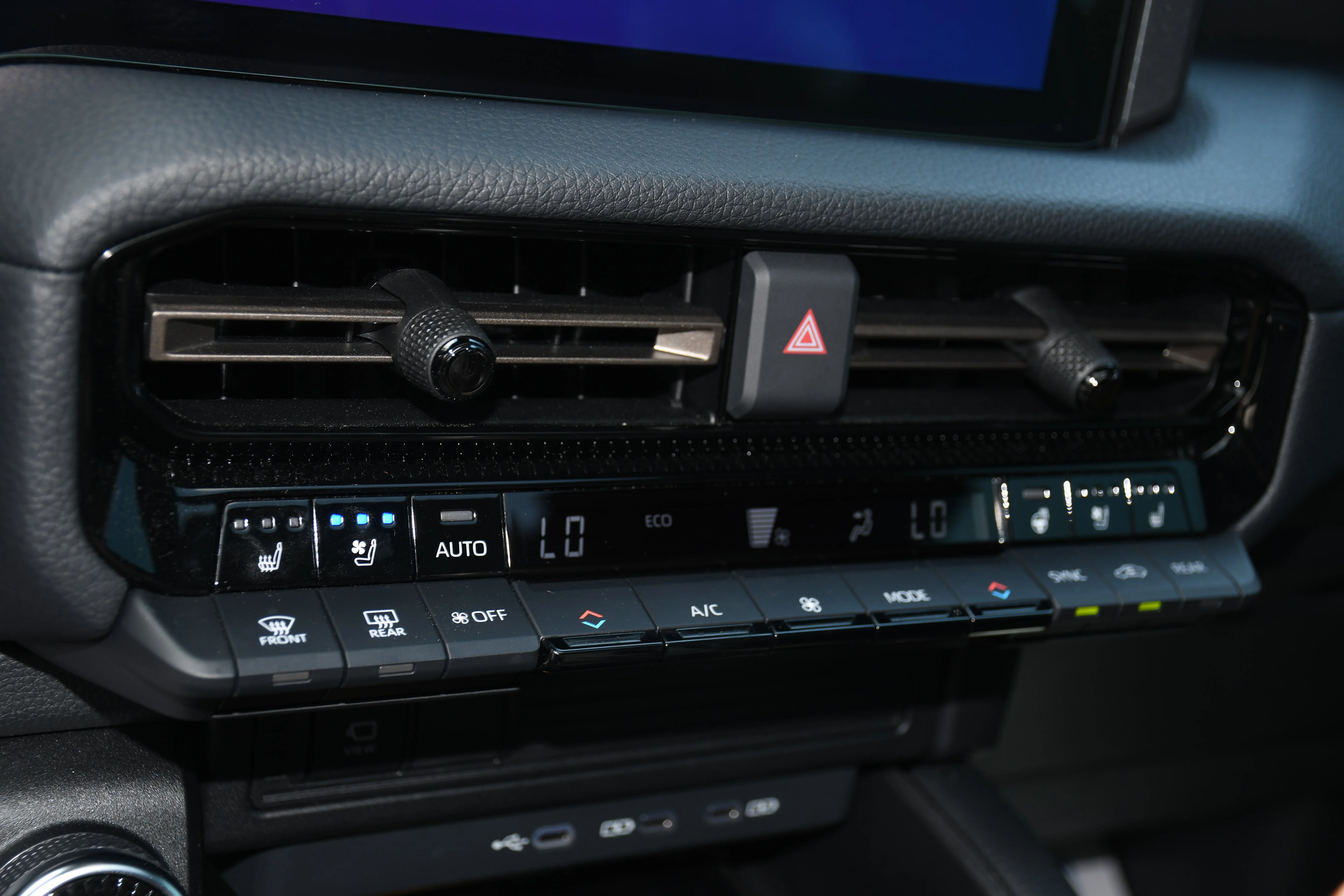 Certified Used 2025  Toyota  image 16