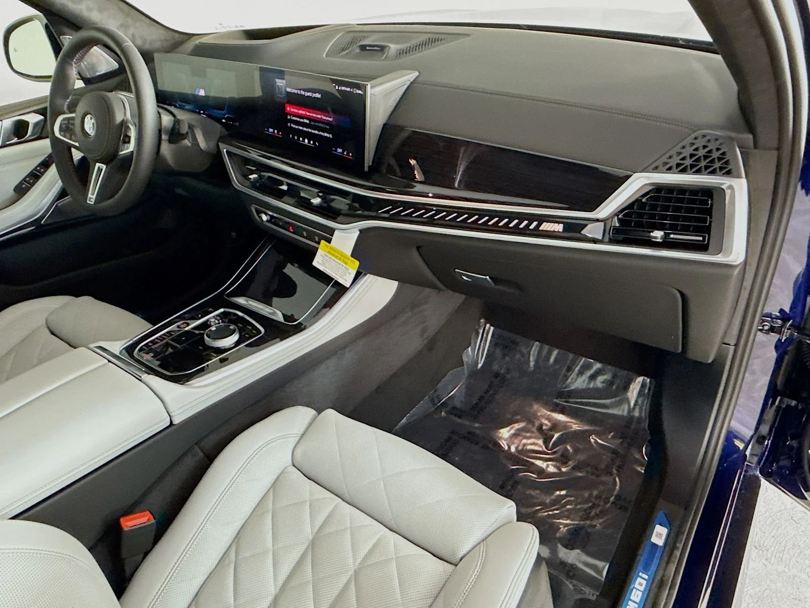 2026 BMW X5 M60i - Photo 31