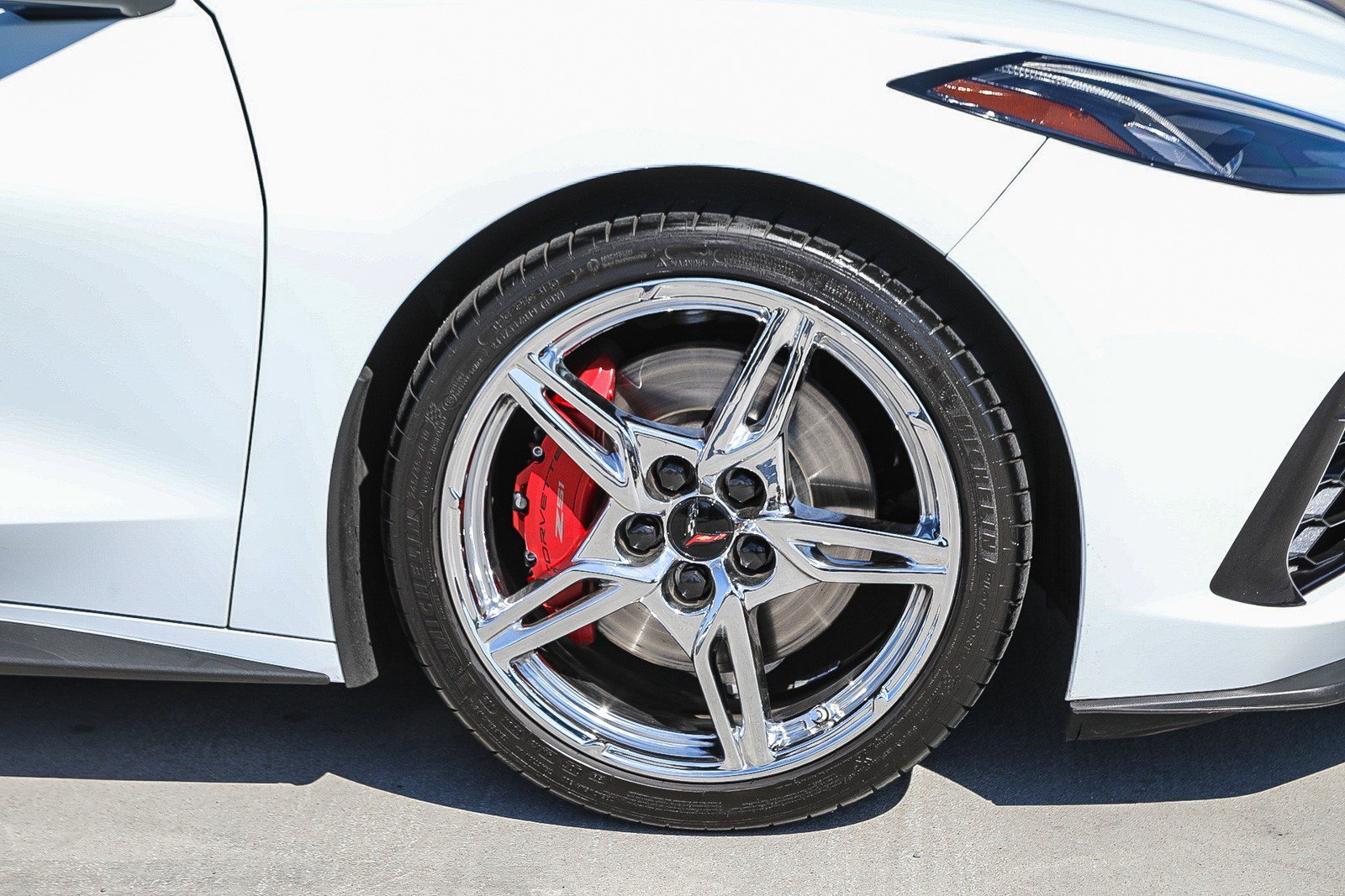 Used 2022 Arctic White Chevrolet Stingray image 9