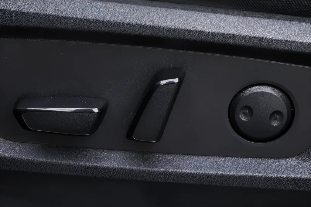 2024 Nissan Pathfinder SV - Photo 21